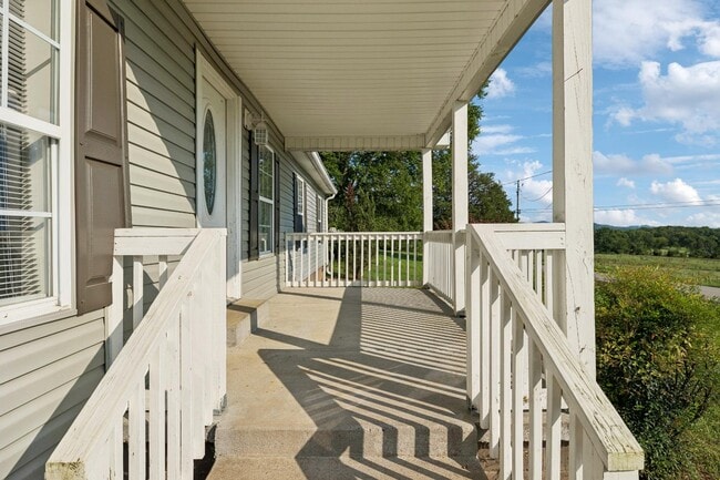Building Photo - 2323 Spring Creek Rd
