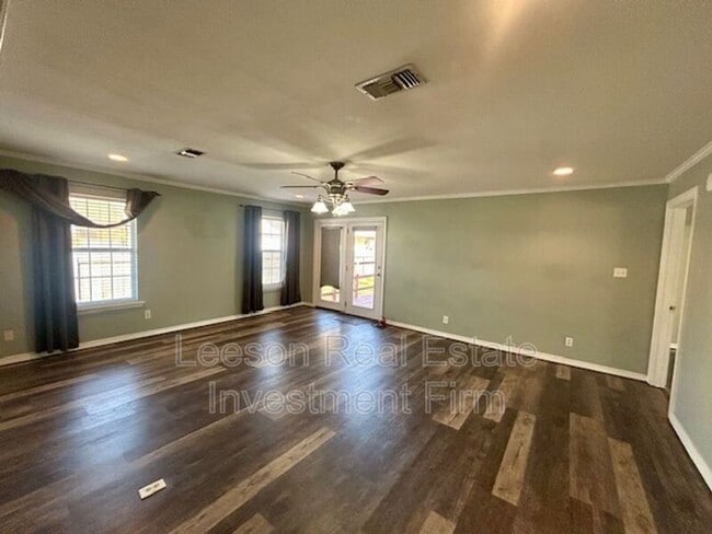 Building Photo - 3715 Greenway Pl