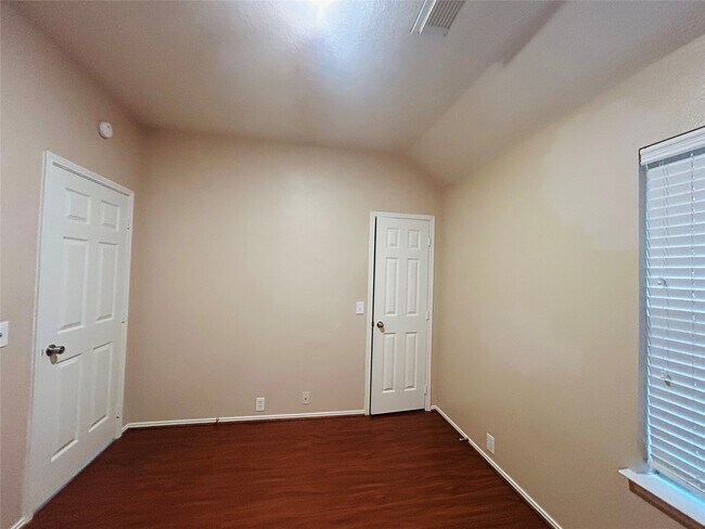 Building Photo - 5018 Rocky Manor Ln