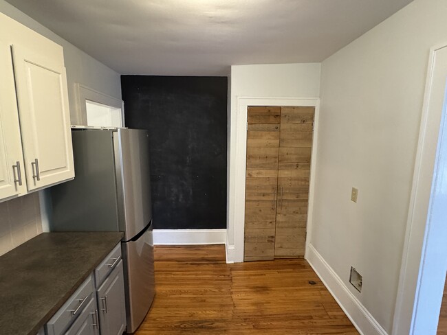 Building Photo - 526 Oakland Ave