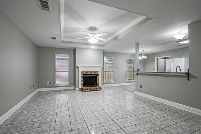 Building Photo - Lovely updated home in Suncrest Subdivision