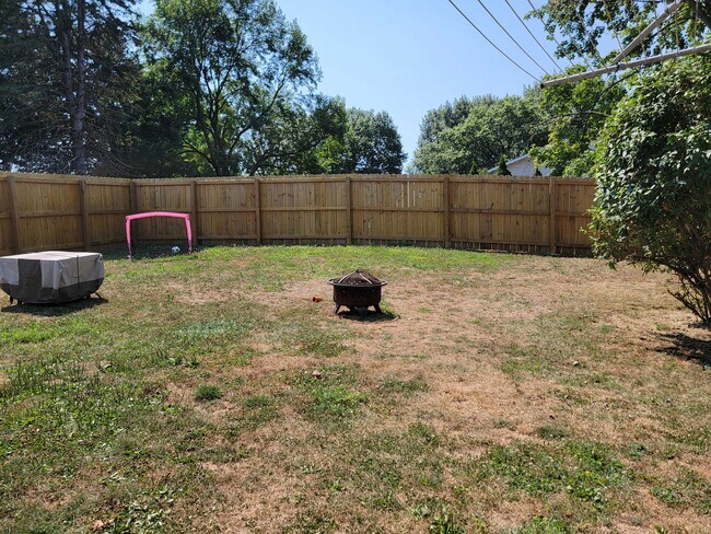 Building Photo - 350 Blue Bell Dr