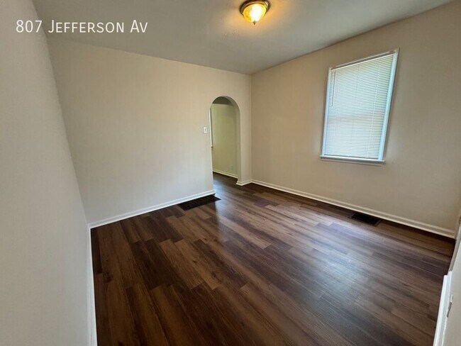 Building Photo - 807 Jefferson Ave