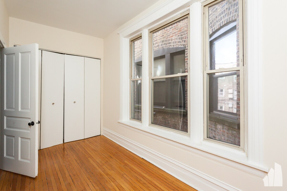 Building Photo - 900 W Newport Ave