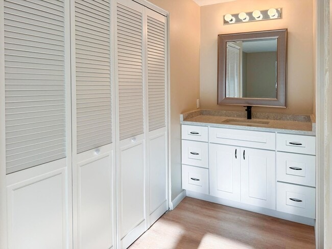 Building Photo - 225 SW Meadows