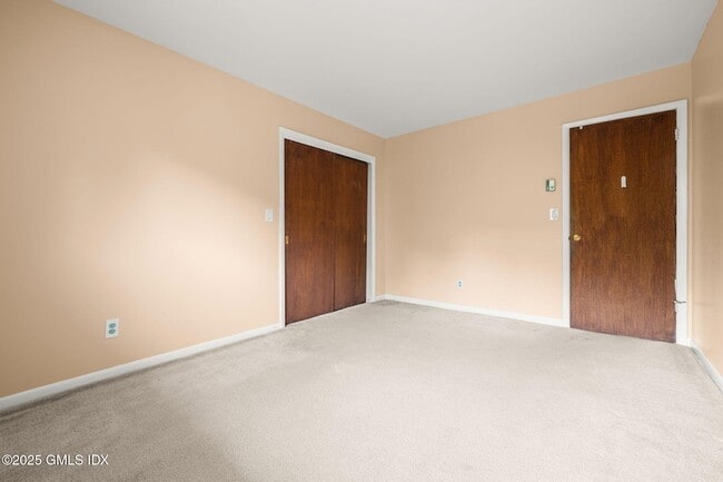 Building Photo - 37 Windsor Ln