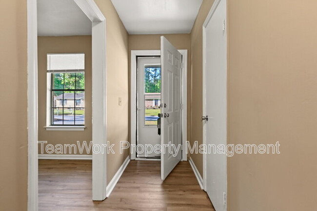 Building Photo - 260 Dorchester Manor Blvd