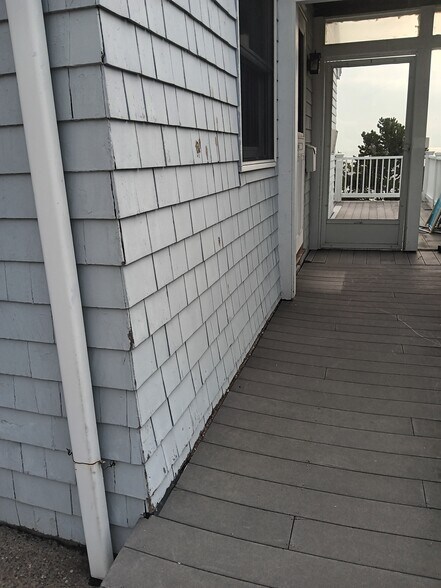 Separate Entrance - 125 Granite St
