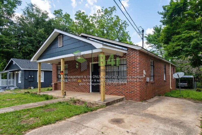 Building Photo - 909 E 8th St