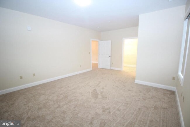 Building Photo - 1665 Kenton Rd