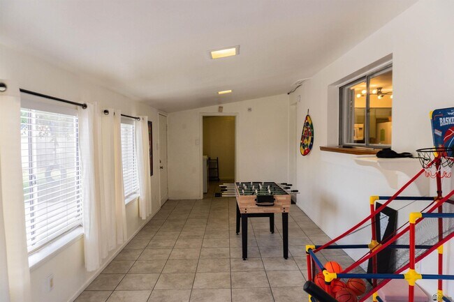 Building Photo - 379 E Hacienda Dr