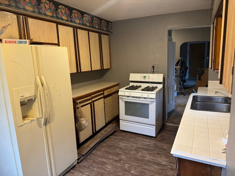 Building Photo - 1061 Raymond St