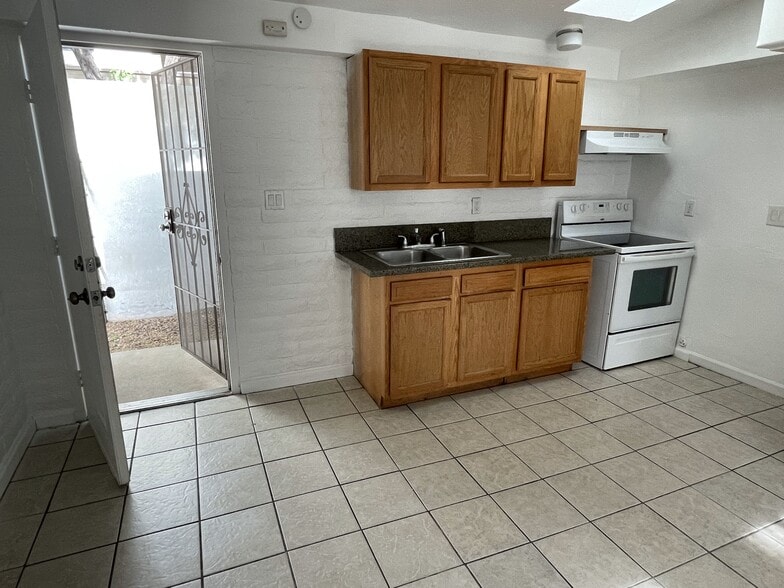 Primary Photo - 1322 W Saint Marys Rd