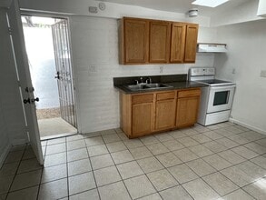 Building Photo - 1322 W Saint Marys Rd