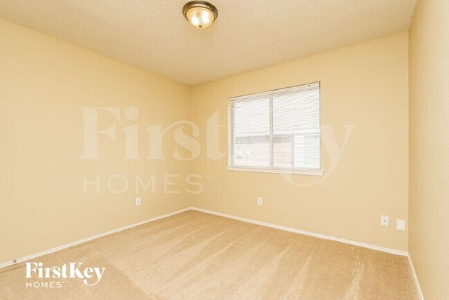 Building Photo - 137 Sequoia Rd