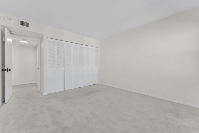 Building Photo - 5000 N Ocean Blvd