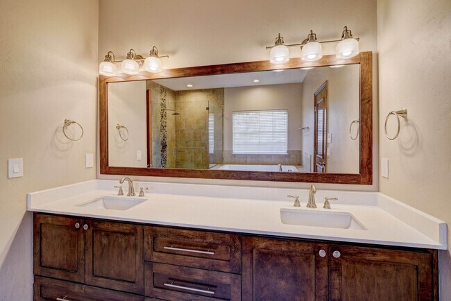 Building Photo - Beautiful 4-Bedroom, 3-Bath Home with 3-Ca...