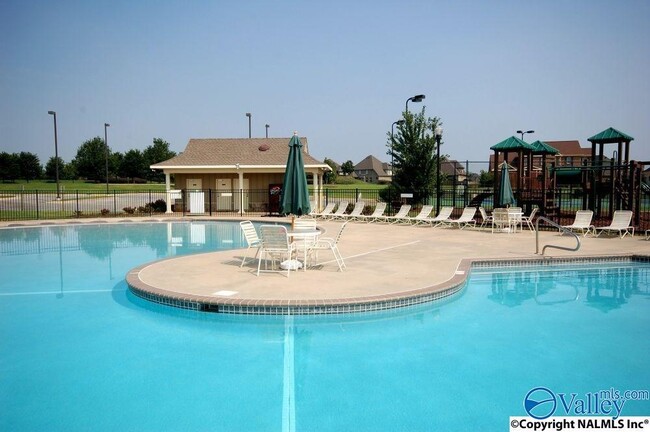 Building Photo - 407 E Mossyleaf Dr SW