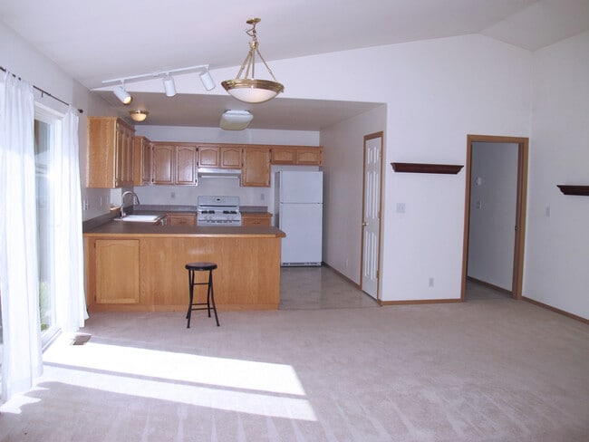 Building Photo - ***PENDING APPLICATION***Charming 3 bedroo...