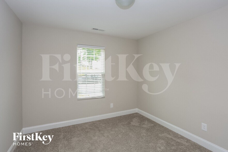 Building Photo - 2061 Samantha Dr