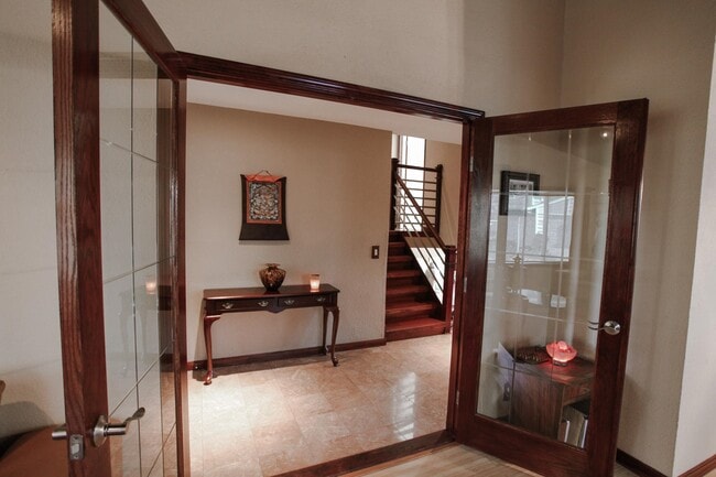 Building Photo - 1632 Siskiyou Dr