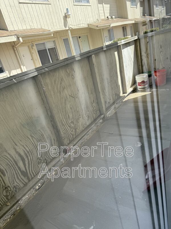 Building Photo - 720 E Elm Ave