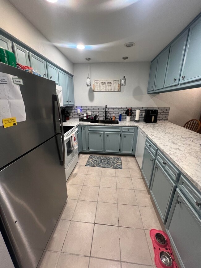 Building Photo - 307 Crestview