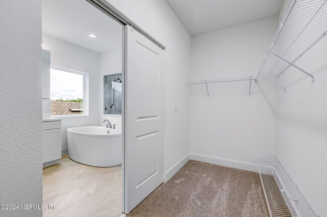 Building Photo - 12113 Bull Pne Blvd