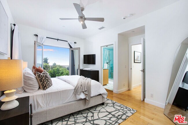 Building Photo - 1655 N Crescent Heights Blvd