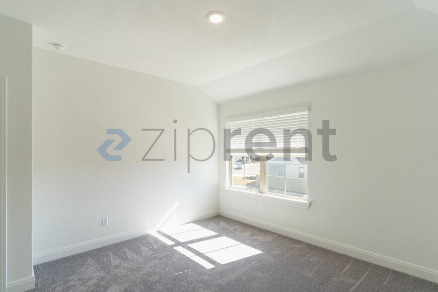 Building Photo - 113 Redonda Dr