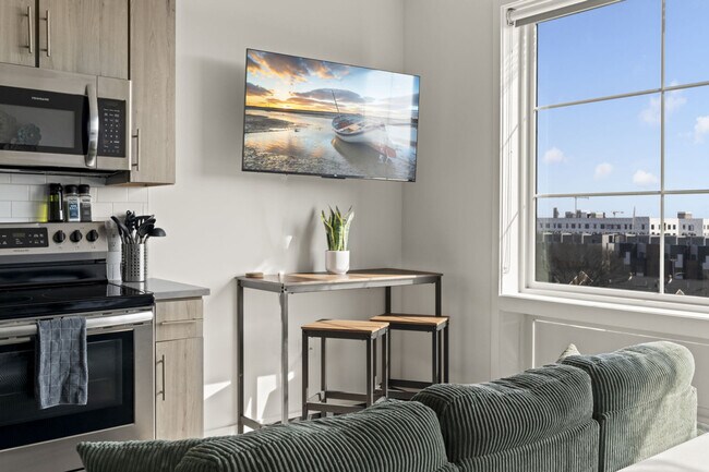 Building Photo - 501 N Perth St