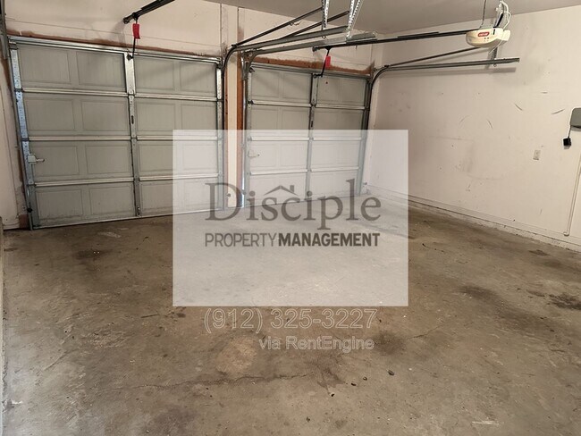 Building Photo - 250 Summer Hill Way