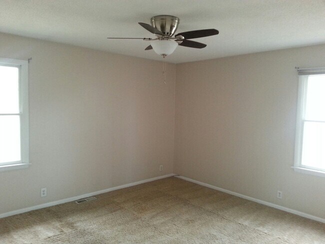 Building Photo - 4 Bedroom Ranch Style Home - Woodgate Subdivision