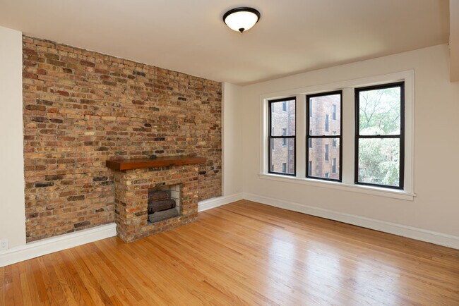 Building Photo - 3511 N Racine Ave