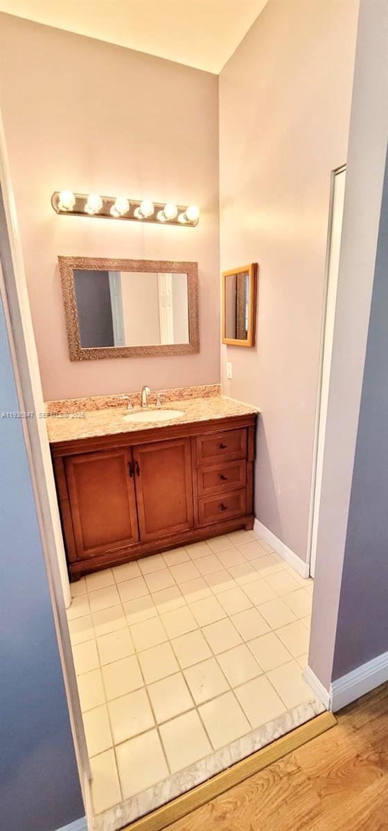 Building Photo - 1005 NE 42nd Pl