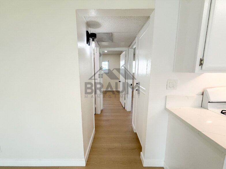 Building Photo - 14801 Delano St