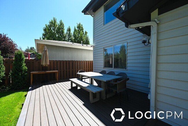 Building Photo - 1034 Lincoln Ln