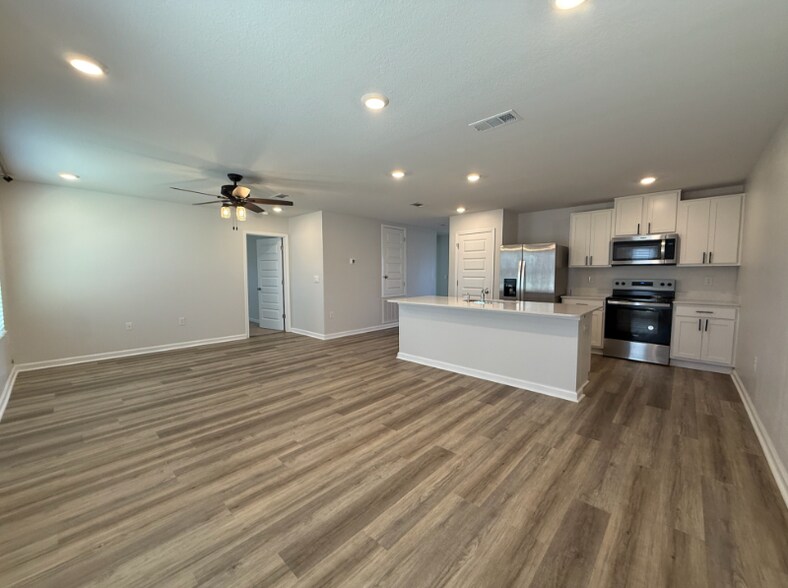 Building Photo - 437 Scarborough St