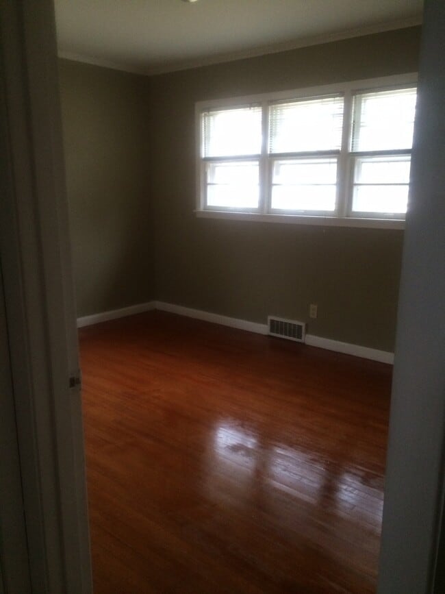 Building Photo - 3 Bedroom 1 Bath home in the cove