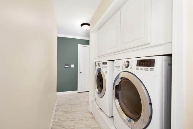 Building Photo - 1013 Stonegate Rd