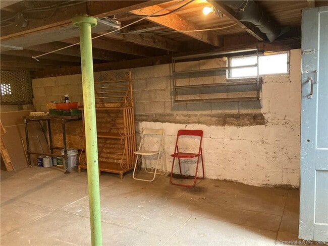 Building Photo - 31 Daggett St