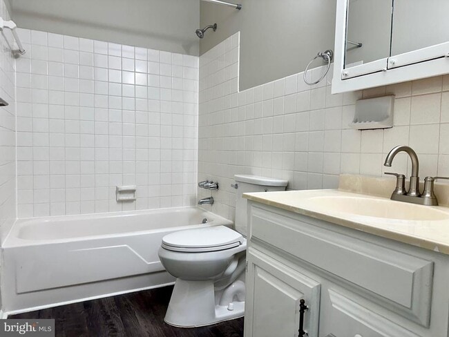 Building Photo - 313 Sweet Briar Ct