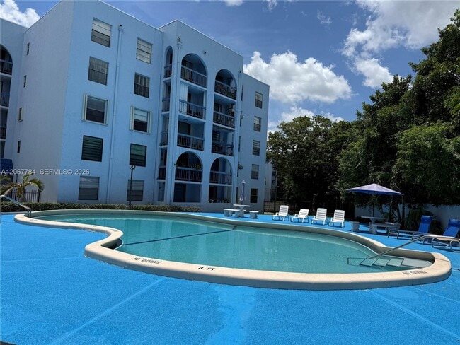 Building Photo - 9440 Fontainebleau Blvd