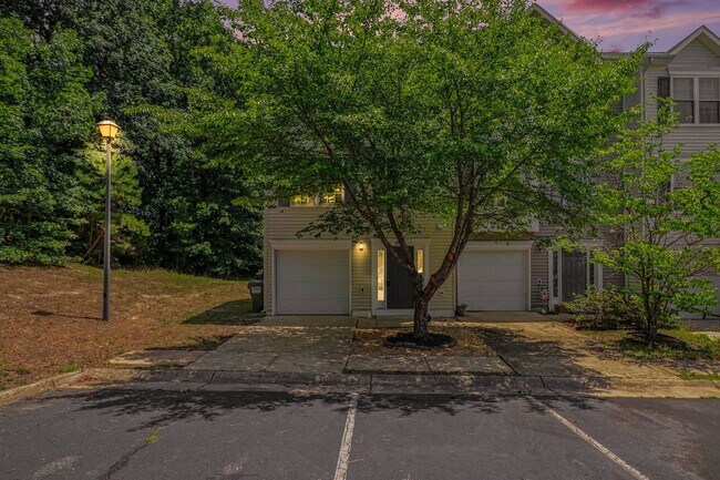 Building Photo - $2,295/Month | 3 Bed | 2.5 Bath | End-Unit Townhome in Belmont at Carmel Church | New HVAC | Wood...
