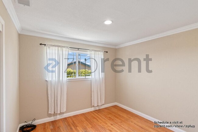 Building Photo - 2815 Draper St