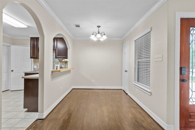 Building Photo - 804 Valerie Ave