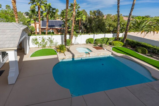 Building Photo - Stunning 6 Bedroom Home With Casita Pool H...