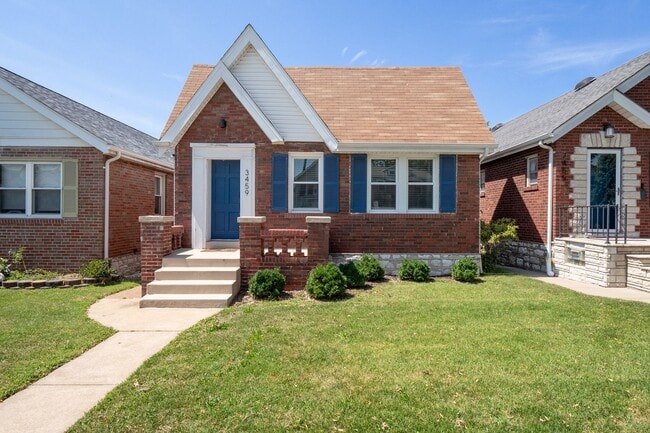 Building Photo - Flockin' Cute House