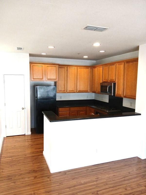 Building Photo - 3301 N Park Dr