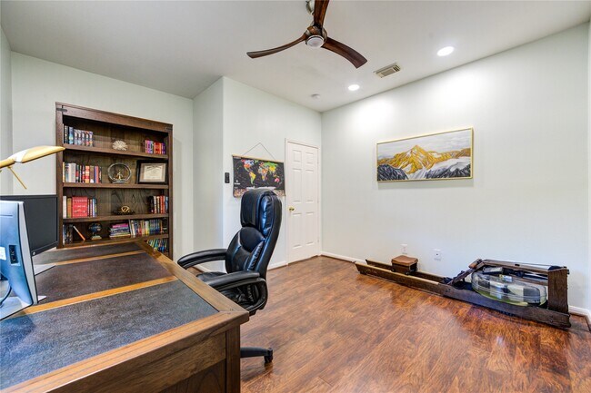 Building Photo - 3211 Hickory Grove Ln